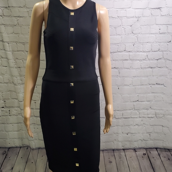 Marciano Dresses & Skirts - NWT MARCIANO BLACK SLEEVELESS BADGE DRESS